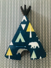 Load image into Gallery viewer, Fiver Friday 15cm wooden decor