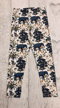 Load image into Gallery viewer, Girls safari animal Leggings