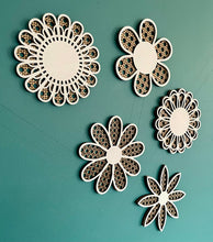 Load image into Gallery viewer, Rattan double petal daisy
